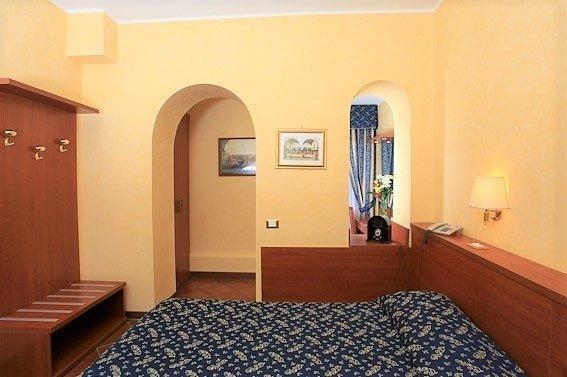 Junior Suite Doble/Habitación Twin vista Claustro  Casa di Santa Francesca Romana Roma Junior Suite Doble/Habitación Twin vista Claustro  Casa di Santa Francesca Romana Roma